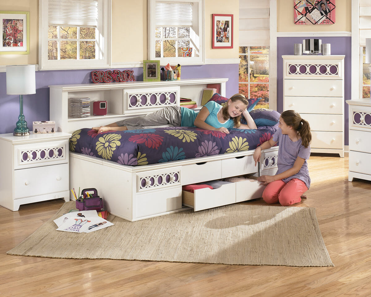 Zayley White Twin Bedside Storage Bed